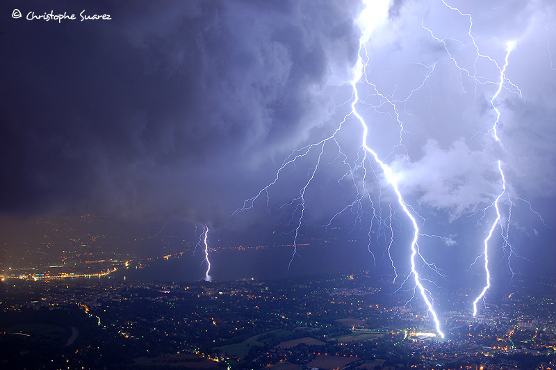 Foudre, orage violent sur Genève - "ville électrique"